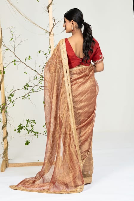 Ellemora Fashions Intricate Pattern Saree With Blouse 