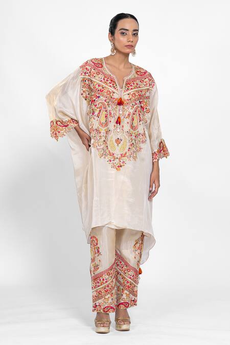 Buy_Ellemora Fashions_Beige Embroidery, Tassels V-neck Thread Work Kaftan Set 