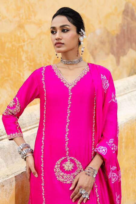 Buy_Pink City By Sarika_Pink Chanderi Silk Embroidery V-neck Gulaab Aur Kamal Kurta Pant Set _Online_at_Aza_Fashions