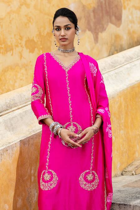 Shop_Pink City By Sarika_Pink Chanderi Silk Embroidery V-neck Gulaab Aur Kamal Kurta Pant Set _Online_at_Aza_Fashions