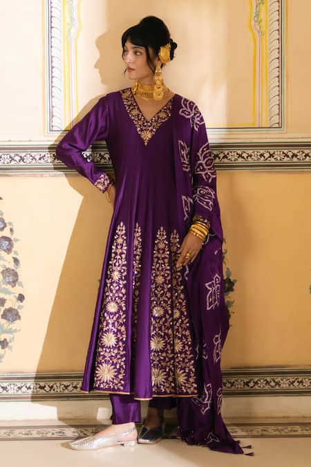 Pink City By Sarika_Purple Chanderi Silk Embroidery V-neck Pankaj Floral Pattern Anarkali Set _Online_at_Aza_Fashions