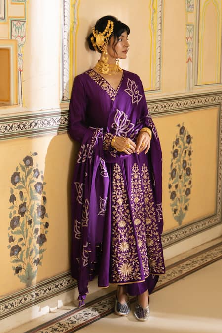 Buy_Pink City By Sarika_Purple Chanderi Silk Embroidery V-neck Pankaj Floral Pattern Anarkali Set 