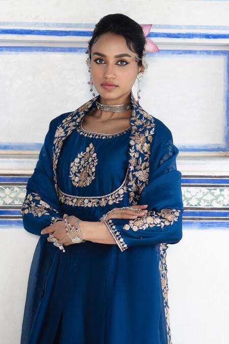 Buy_Pink City By Sarika_Blue Chanderi Silk, Organza Embroidery Round Neck Floral Mughal Anarkali Set _Online_at_Aza_Fashions