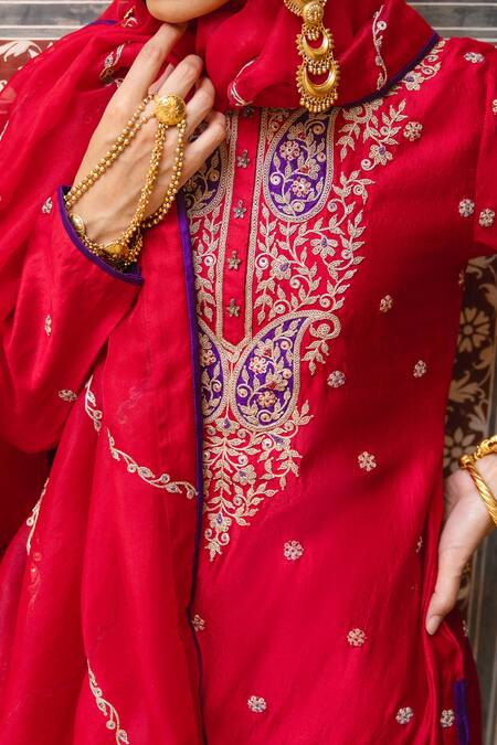 Pink City By Sarika Red Chanderi Silk Embroidery, Zari Split V-neck Kairi Hexagon Kurta Set at Aza Fashions Pink City By Sarika_Red Chanderi Silk Embroidery, Zari Split V-neck Kairi Hexagon Kurta Set _at_Aza_Fashions
