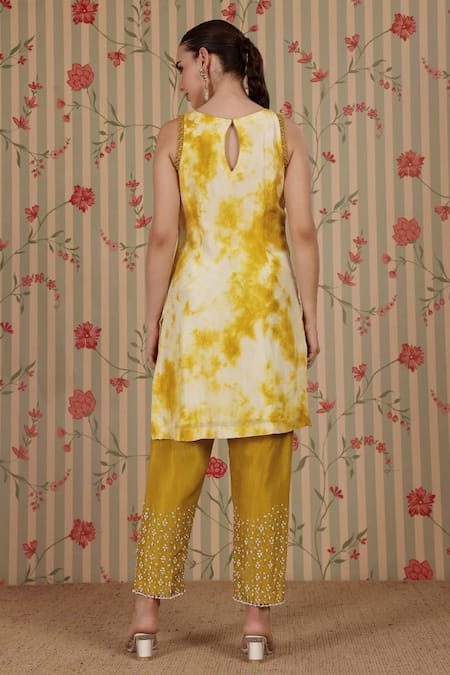 Nitisha Kashyap Official Tie-Dye Sleeveless Kurta Set 