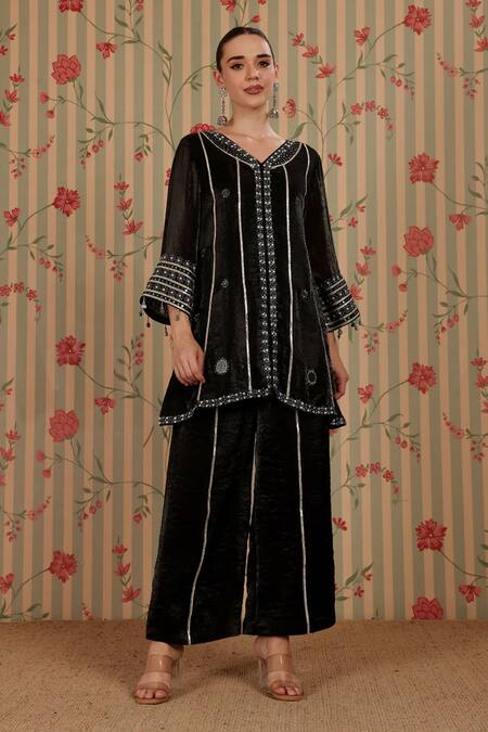 Buy_Nitisha Kashyap Official_Black Organza Embroidery, Mirrors, Beads V-neck Floral Kurta And Pant Set _Online_at_Aza_Fashions