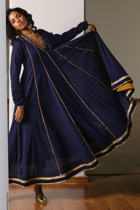 Shop Kharakapas Navy Kota Doria, Silk Fringe, Patti, Embroidery Tara Dupatta Online at Aza Fashions Shop_Kharakapas_Navy Kota Doria, Silk Fringe, Patti, Embroidery Tara Dupatta _Online_at_Aza_Fashions