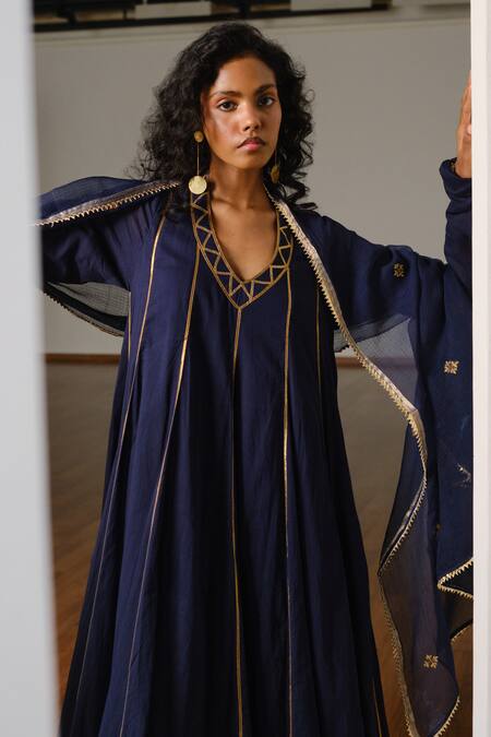 Kharakapas Navy Kota Doria, Silk Fringe, Patti, Embroidery Tara Dupatta at Aza Fashions Kharakapas_Navy Kota Doria, Silk Fringe, Patti, Embroidery Tara Dupatta _at_Aza_Fashions