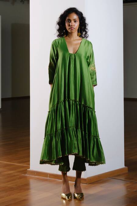 Kharakapas_Green Chanderi Silk, Kota Doria Embroidery, Patti V-neck Papiha Kurta Set _Online_at_Aza_Fashions