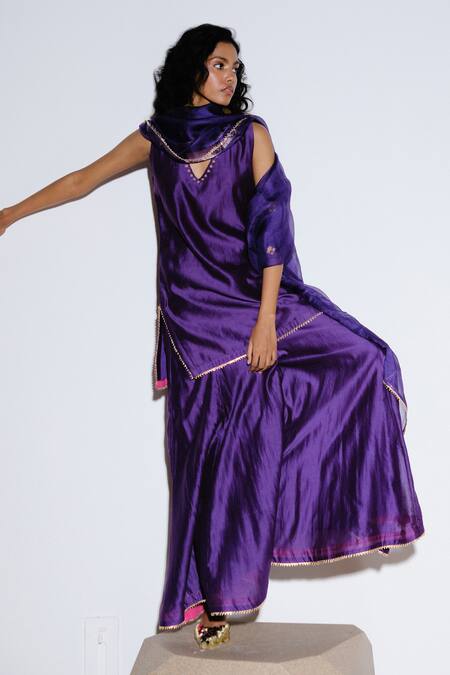 Kharakapas Purple Kota Doria, Silk Embroidery, Fringe, Lace, Patti Angoor Dupatta Online at Aza Fashions Kharakapas_Purple Kota Doria, Silk Embroidery, Fringe, Lace, Patti Angoor Dupatta _Online_at_Aza_Fashions