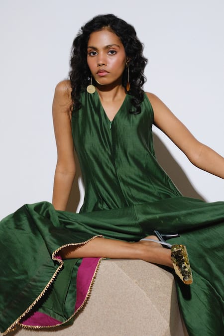Buy Kharakapas Green Chanderi Silk Gota Patti V-neck Emerald Jumpsuit Online at Aza Fashions Buy_Kharakapas_Green Chanderi Silk Gota Patti V-neck Emerald Jumpsuit _Online_at_Aza_Fashions
