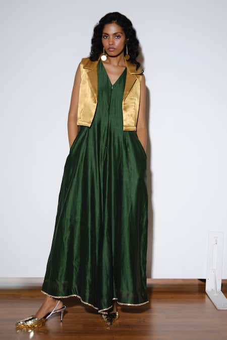 Shop Kharakapas Green Chanderi Silk Gota Patti V-neck Emerald Jumpsuit Online at Aza Fashions Shop_Kharakapas_Green Chanderi Silk Gota Patti V-neck Emerald Jumpsuit _Online_at_Aza_Fashions