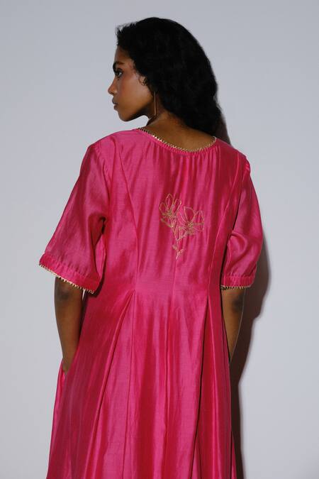 Kharakapas Pink Chanderi Silk Gota Patti, Embroidery V-neck Gulfam Jumpsuit Online at Aza Fashions Kharakapas_Pink Chanderi Silk Gota Patti, Embroidery V-neck Gulfam Jumpsuit _Online_at_Aza_Fashions