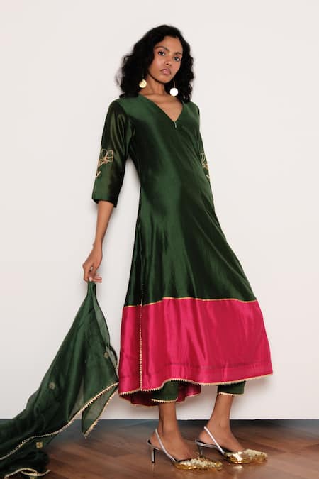 Buy_Kharakapas_Green Chanderi, Silk Embroidery V-neck Iraani Kurta Set _Online_at_Aza_Fashions