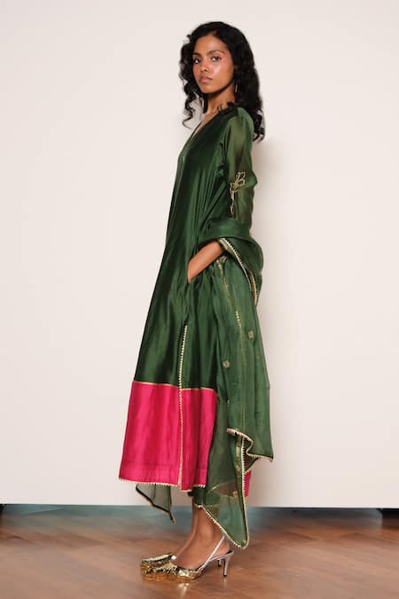 Kharakapas Green Kota Doria, Silk Embroidery, Lace, Fringe Iraani Dupatta Online at Aza Fashions Kharakapas_Green Kota Doria, Silk Embroidery, Lace, Fringe Iraani Dupatta _Online_at_Aza_Fashions