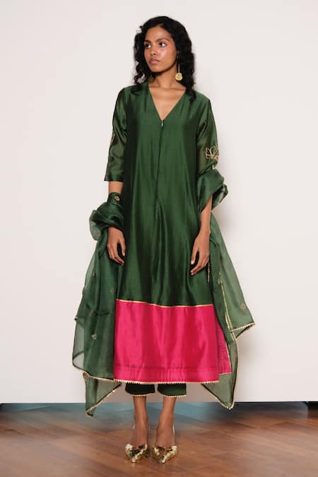 Kharakapas Green Kota Doria, Silk Embroidery, Lace, Fringe Iraani Dupatta 