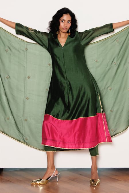 Kharakapas Green Kota Doria, Silk Embroidery, Lace, Fringe Iraani Dupatta at Aza Fashions Kharakapas_Green Kota Doria, Silk Embroidery, Lace, Fringe Iraani Dupatta _at_Aza_Fashions