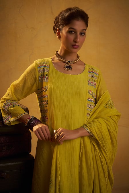 Hirika & Dhruti_Yellow Chanderi Embroidery Round Neck Thread Work Kurta Set With Butti Dupatta _Online_at_Aza_Fashions
