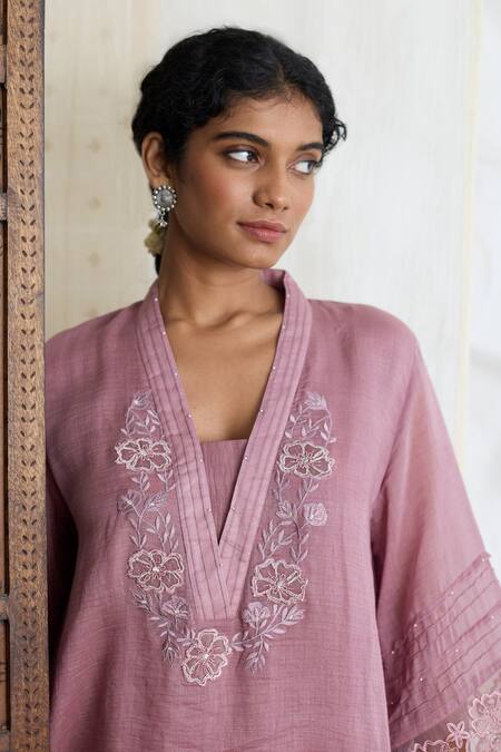 Buy_Banera_Purple Chanderi Embroidery, Lace Split V-neck Kurta, Pant And Dupatta Set 