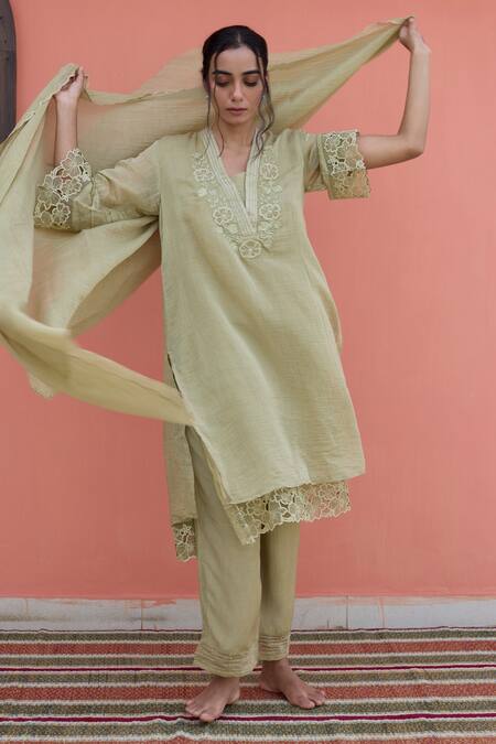 Shop_Banera_Green Chanderi Embroidery Split V-neck Kurta Pant Dupatta Set _Online_at_Aza_Fashions