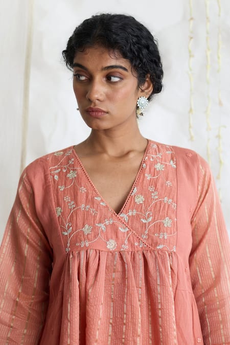 Banera_Peach Chanderi Embroidery, Zari V-neck Striper Kurta Set _Online_at_Aza_Fashions
