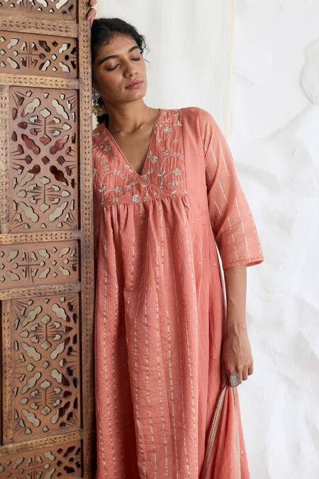 Shop_Banera_Peach Chanderi Embroidery, Zari V-neck Striper Kurta Set _Online_at_Aza_Fashions