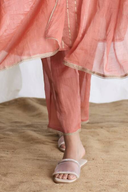 Banera_Peach Chanderi Embroidery, Zari Split V-neck Striper Kurta Set With Dupatta _Online_at_Aza_Fashions