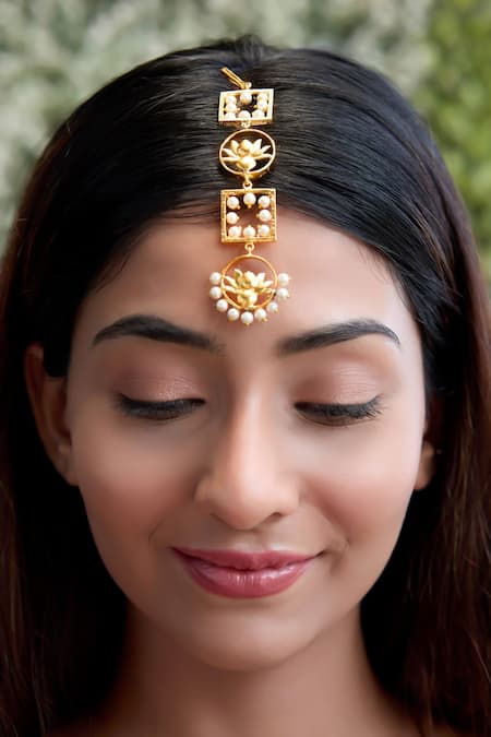Hetal Shah Lotus Motif Pearl Embellished Maangtikka 