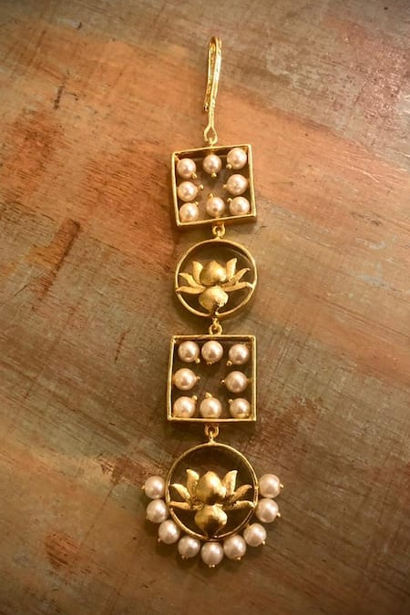 Hetal Shah Lotus Motif Pearl Embellished Maangtikka 