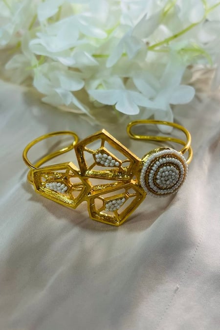 Hetal Shah Lantern Shaped Pearl Bracelet 