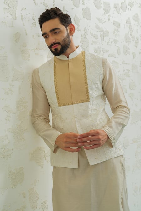 Buy_Runit Gupta_Ivory Chanderi Silk Embroidery Ochre Patch Semicircle Bundi 