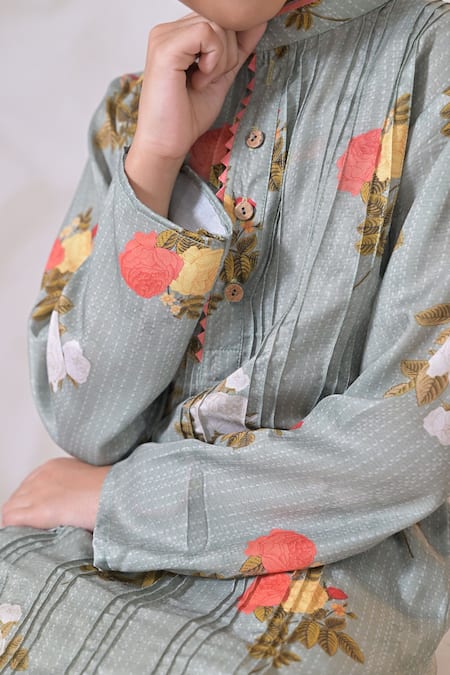 The Plum Bum_Green Muslin, Silk Pintuck Floral Kurta And Pyjama Set _Online_at_Aza_Fashions