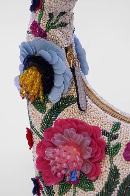 Buy_Versuhz_Off White Applique, Hand-beaded 3d Floral Bag 