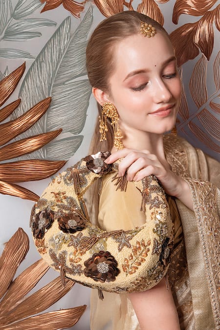 Versuhz Noir Fleur Luxe Luxe Fleur Hand-Beaded 3D Floral Arc Handbag 