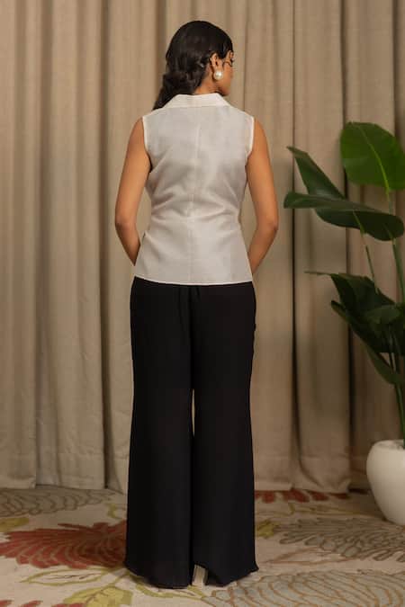 Vanshika Agarwal Label Raya Organza Floral Embroidered Jacket Set 