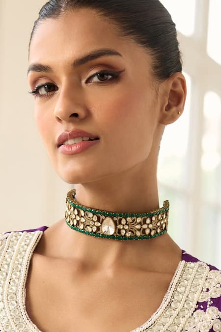Buy_Amaara Jewels_Gold Plated Gemstones, Naqsh Emerald Embellished Choker Set _Online_at_Aza_Fashions