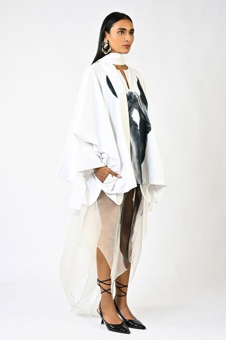 Buy Huemn White Cotton Split V-neck Horse Print Kaftan Online at Aza Fashions Buy_Huemn_White Cotton Split V-neck Horse Print Kaftan _Online_at_Aza_Fashions