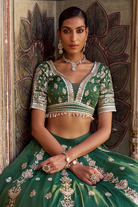 Buy_Lashkaraa_Green Silk Embroidery, Sequins V-neck Lehenga Set _Online_at_Aza_Fashions