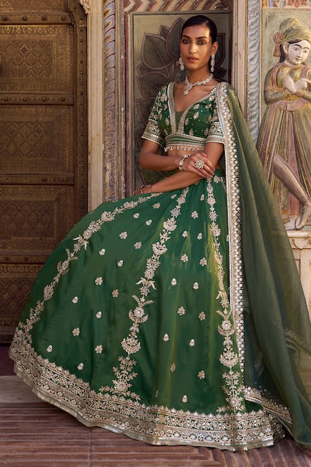 Buy_Lashkaraa_Green Silk Embroidery, Sequins V-neck Lehenga Set 