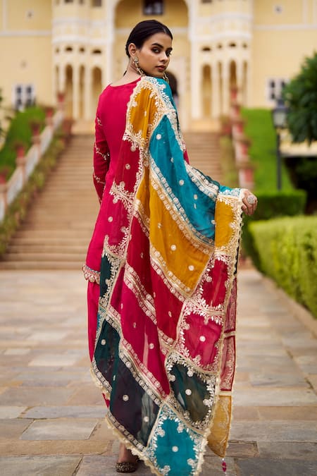 Lashkaraa Pink Viscose, Silk, Shantoon Sequins, Zari, Embroidery V-neck Punjabi Suit Online at Aza Fashions Lashkaraa_Pink Viscose, Silk, Shantoon Sequins, Zari, Embroidery V-neck Punjabi Suit _Online_at_Aza_Fashions