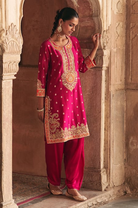 Buy_Sheetal Batra_Fuchsia Chanderi , Organza Pearls, Anila Banarasi Tilla And Kurta Set 