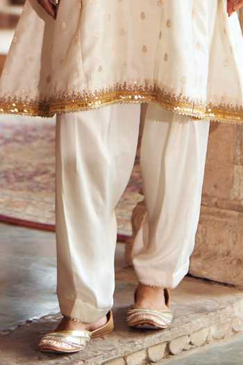 Sheetal Batra_Ivory Chanderi Silk Pearls, Sequins, Gota Patti, Inaayat Tilla And Kurta Set _Online_at_Aza_Fashions