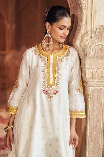 Buy_Sheetal Batra_Ivory Chanderi Silk Pearls, Sequins, Gota Patti, Inaayat Tilla And Kurta Set _Online_at_Aza_Fashions