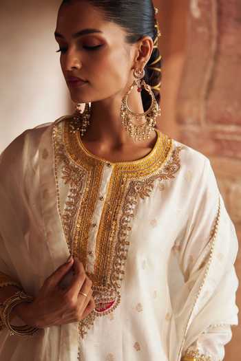 Sheetal Batra Ivory Chanderi , Organza Embroidery, Inaayat Tilla And Kurta Set Online at Aza Fashions Sheetal Batra_Ivory Chanderi , Organza Embroidery, Inaayat Tilla And Kurta Set _Online_at_Aza_Fashions