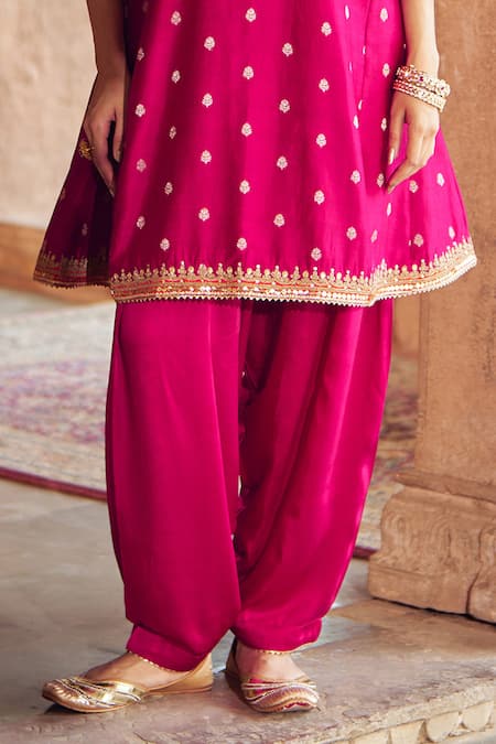 Sheetal Batra_Fuchsia Chanderi , Organza Inaayat Banarasi Tilla And Kurta Set _Online_at_Aza_Fashions