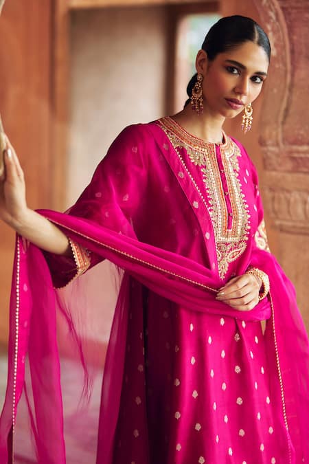 Sheetal Batra_Fuchsia Chanderi , Organza Inaayat Banarasi Tilla And Kurta Set _at_Aza_Fashions