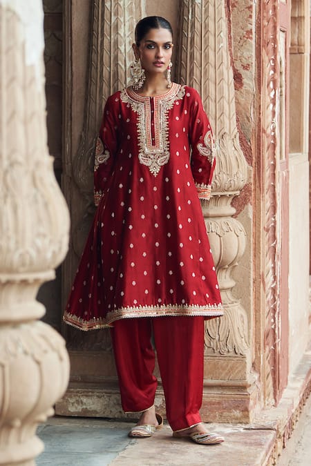 Sheetal Batra Inaayat Chanderi Banarasi Tilla & Gota Patti Kurta Set 