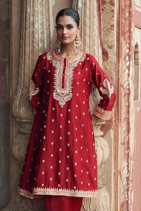 Buy_Sheetal Batra_Red Chanderi , Organza Pearls, Inaayat Banarasi Tilla And Kurta Set _Online_at_Aza_Fashions