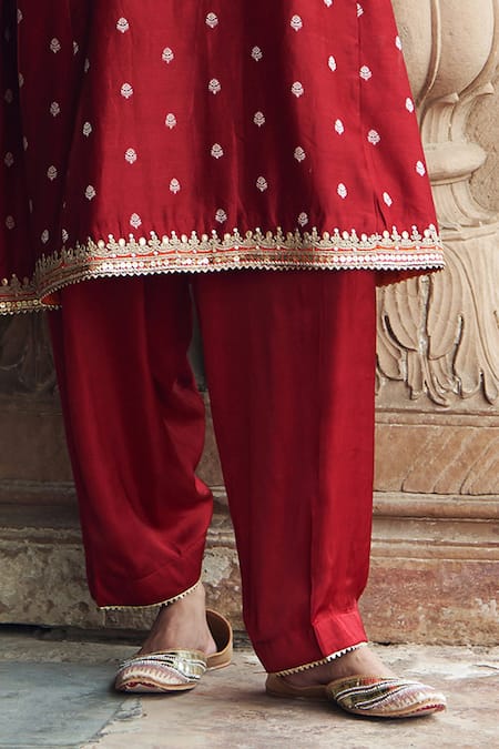 Sheetal Batra_Red Chanderi , Organza Pearls, Inaayat Banarasi Tilla And Kurta Set _at_Aza_Fashions