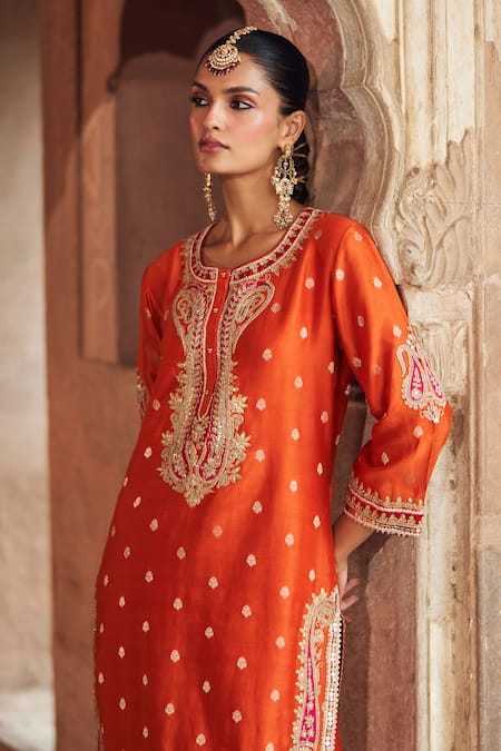 Sheetal Batra_Orange Chanderi , Organza Pearls, Fahmida Kashmiri Tilla And Kurta Set _at_Aza_Fashions